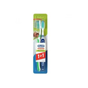 Oral B 1-2-3 Fresh Medium Toothbrush 1ml
