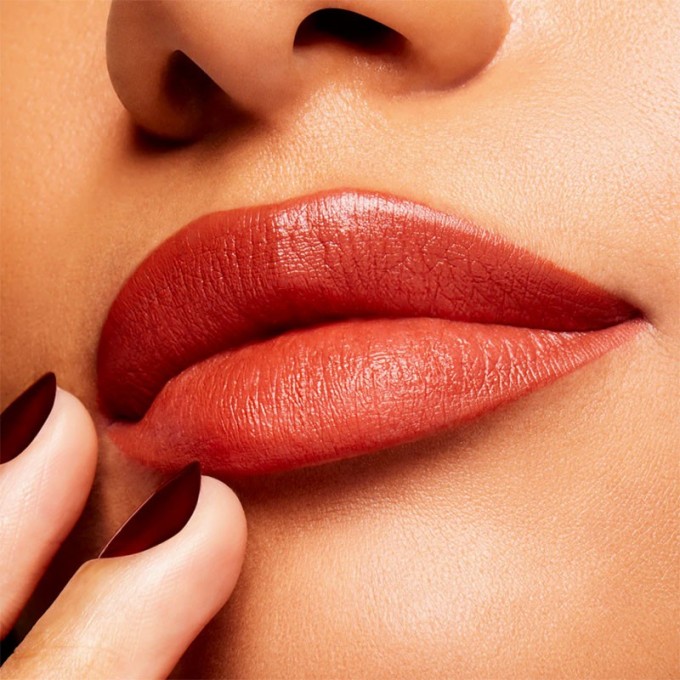 MAC Powder Kiss Velvet Blur Slim Stick Lipstick 2 g 886 Marrakesh-Mere