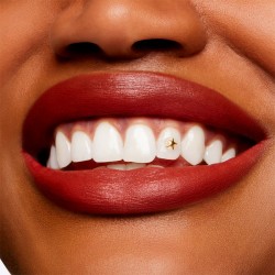 MAC Powder Kiss Velvet Blur Slim Stick Lipstick 2 g 886 Marrakesh-Mere