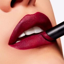 MAC Powder Kiss Velvet Blur Slim Stick Lipstick - lūpų dažai, 2 g Wild Rebel