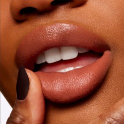 MAC Powder Kiss Velvet Blur Slim Stick Lipstick - lūpų dažai, 2 g 883 Spice World