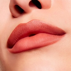 MAC Powder Kiss Velvet Blur Slim Stick Lipstick - lūpų dažai, 2 g All-Star Anise