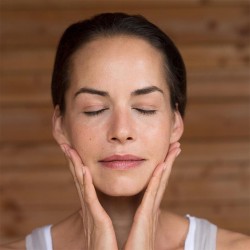 Weleda Sensitive Soothing Moisturiser Light - Soothing skin cream 30 ml