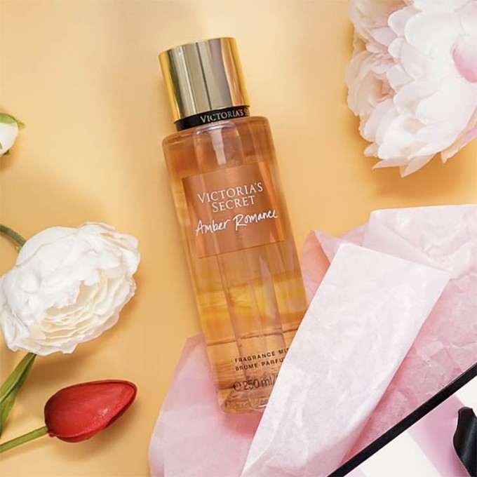 Victoria´s Secret Amber Romance Nourishing Body spray - kūno dulksna, 250 ml