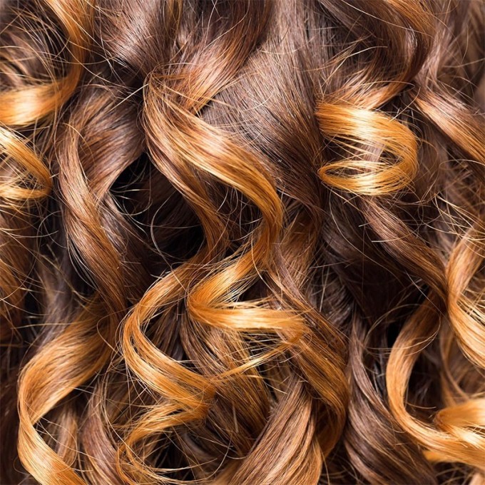 NEQI Diamond Glass Styling Spray - Formavimo purškiklis garbanotiems plaukams 180 ml