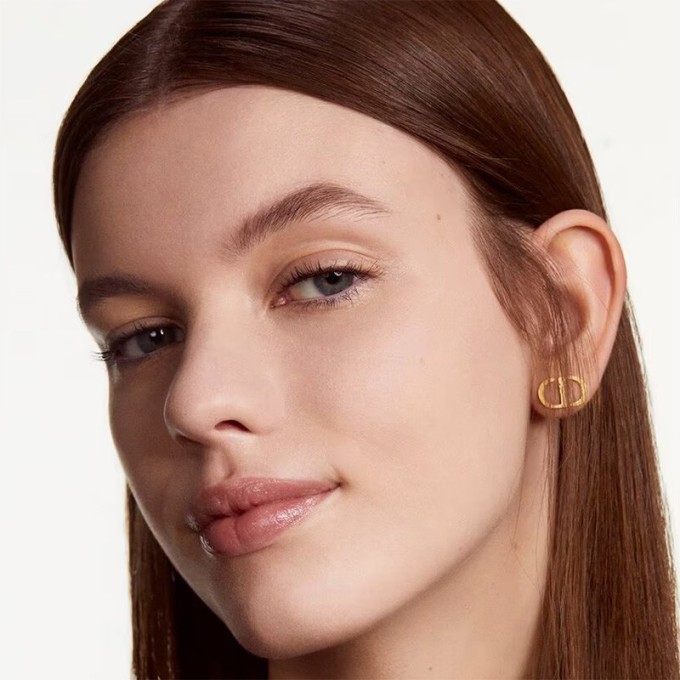 Dior Forever Skin Perfect Multi-Use Foundation Stick - ilgai išliekantis, lengvos tekstūros makiažo