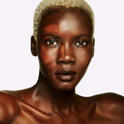 MAC Pro Conceal and Correct Palette - Palette for brightening the face 6 g Extra Deep