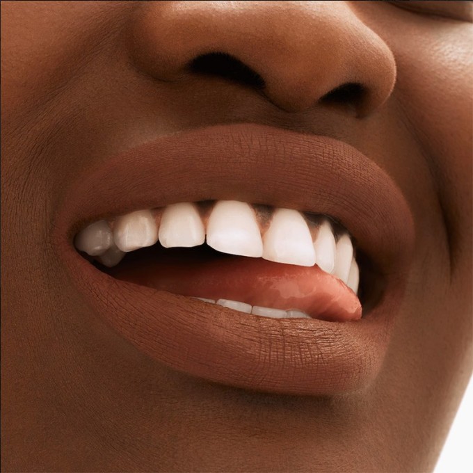 MAC Locked Kiss 24hr Lipstick - lūpų dažai, 1,8 g - Posh