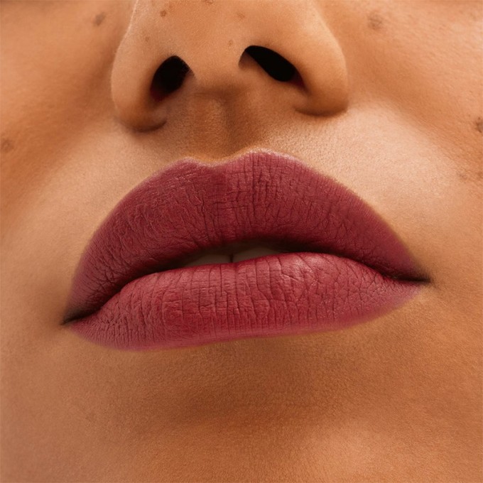 MAC Locked Kiss 24hr Lipstick - lūpų dažai, 1,8 g - Coy