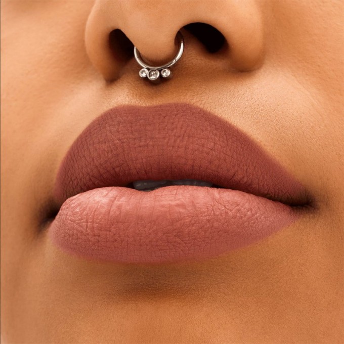 MAC Locked Kiss 24hr Lipstick - lūpų dažai, 1,8 g - Mischief