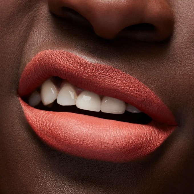 MAC Locked Kiss Ink 24HR Lipcolour - skysti lūpų dažai, 4 ml - Emphatic