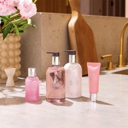 Molton Brown Rhubarb & Rose Fine Liquid Hand Wash - skystas rankų muilas, 300 ml