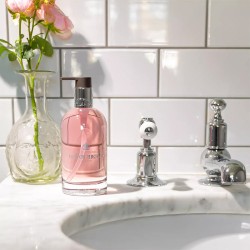 Molton Brown Rhubarb & Rose Fine Liquid Hand Wash - skystas rankų muilas, 200 ml