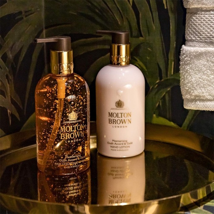 Molton Brown Oudh Accord & Gold Hand Lotion - rankų kremas, 300 ml
