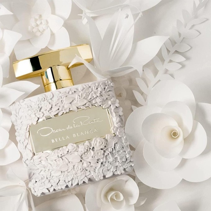 Oscar de la Renta Bella Blanca dovanų rinkinys – EDP 100 ml, kūno losjonas 100 ml ir mini EDP 15 ml