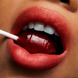 MAC Powder Kiss Lipstick - lūpų dažai, 3 g - 303 Style Shocked!