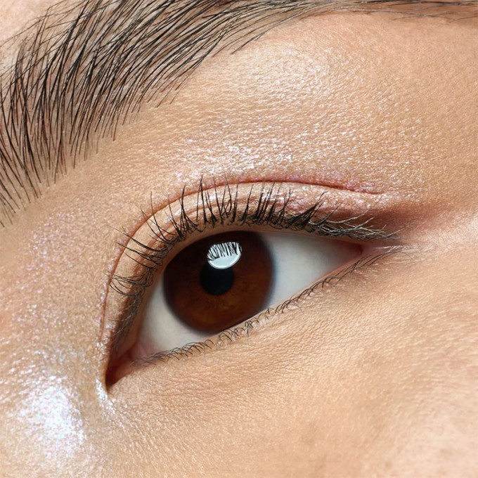 Essence Jelly Jewels Glitter Eyeshadow Topper - blizgantis akių šešėlių viršutinis sluoksnis, 4,2 g