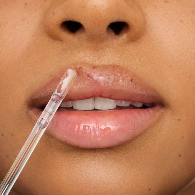 Essence What The Fake! Glass Shine Plumping Lip Filler - skaidrus putlinamasis lūpų blizgesys, 4,2