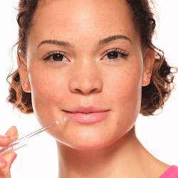 Essence What The Fake! Glass Shine Plumping Lip Filler - skaidrus putlinamasis lūpų blizgesys, 4,2