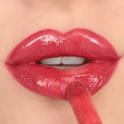 Makeup Revolution Pout Bomb Plumping Lip Gloss - lūpų blizgesys, 4.6 ml - Juicy Red