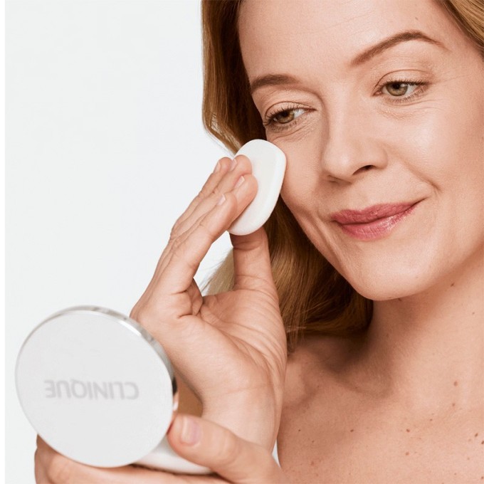 Clinique Beyond Perfecting Powder Foundation + Concealer - pudra ir maskuoklis, 14,5 g - 09 Neutral