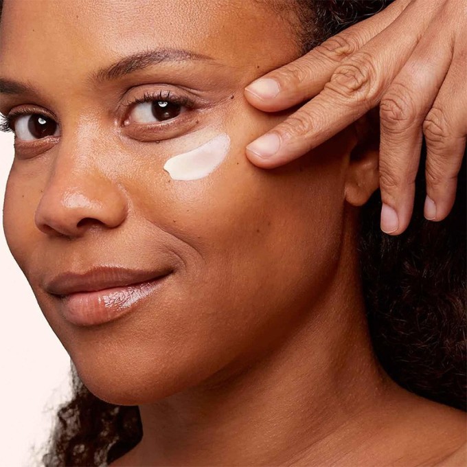 Clarins Total Eye Smooth Eye Balm - paakių kremas ir kaukė viename, 15 ml