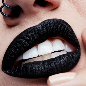 MAC Retro Matte Liquid Lip Colour - skysti lūpų dažai, 5 ml - Caviar 2