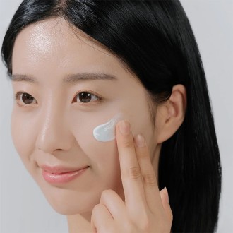 SKIN1004 Madagascar Centella Hyalu-Cica Water-Fit Sun Serum SPF 50+ 15 ml 2