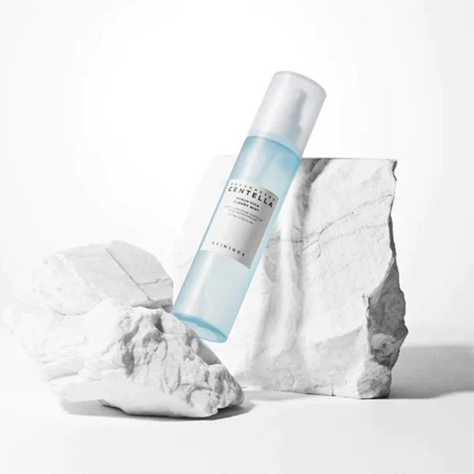 SKIN1004 Madagascar Centella Hyalu-Cica Cloudy Mist - drėkinamoji veido dulksna, 120 ml