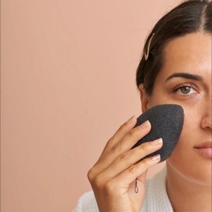 Purito Bamboo Charcoal Konjac Sponge - 7 g 2