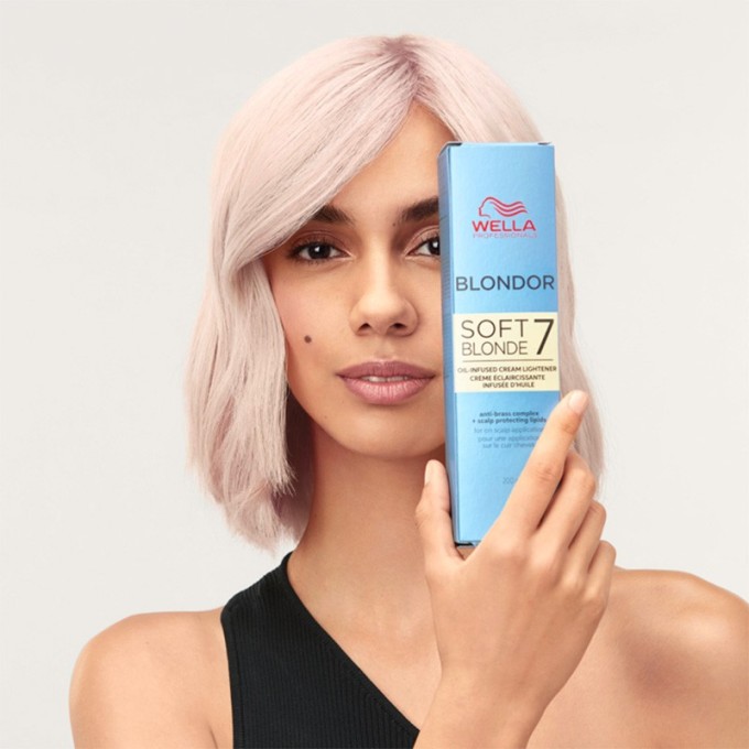 Wella Professional Blondor Soft Blonde - šviesinantis kremas plaukams, 200 g