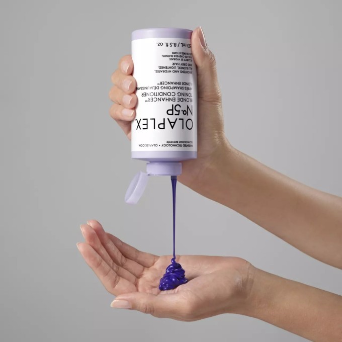 Olaplex No. 5P Blonde Enhancer Toning Conditioner - violetinis kondicionierius šviesiems ir žiliems