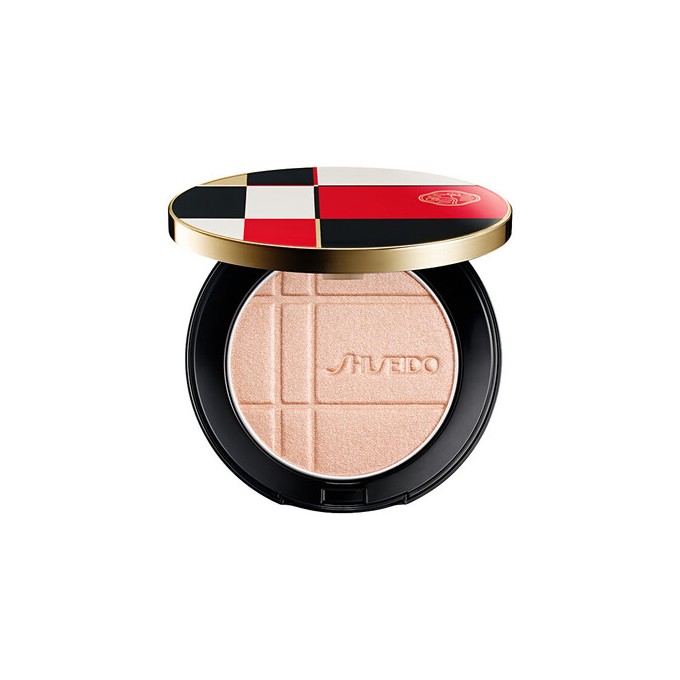 Shiseido Color + Glow Enhancer - Rozjasňující pudr 7,2 g 04 Coral Moonstone